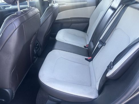 Used 2020 Ford Fusion SE w/ Equipment Group 151A FWD image 16