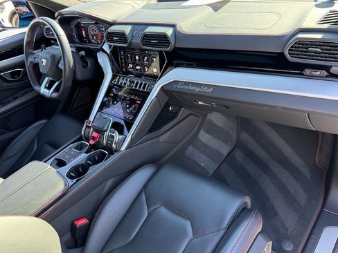Used 2020 Lamborghini Urus Base image 22