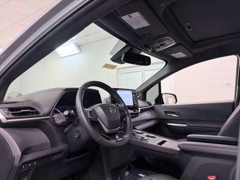 Used 2024 Toyota Sienna XSE w/ XSE Premium Package AWD/4WD image 16