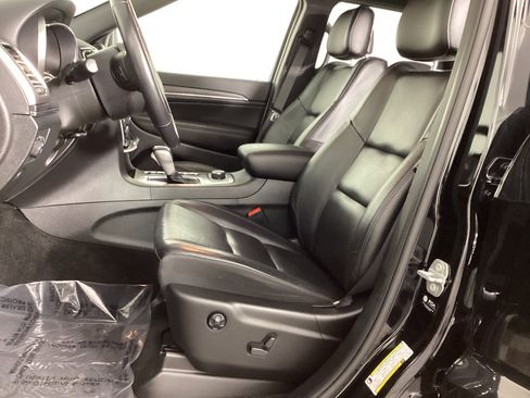 Used 2022 Jeep Grand Cherokee Limited image 30