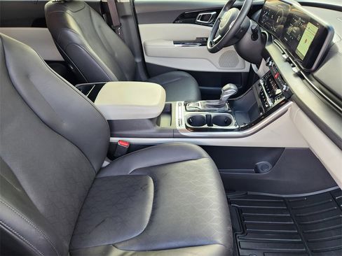 Certified 2024 Kia Carnival SX image 13