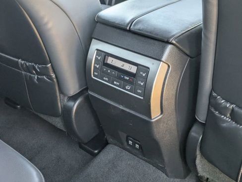 Used 2022 Lexus GX 460 Premium w/ Premium Package image 32