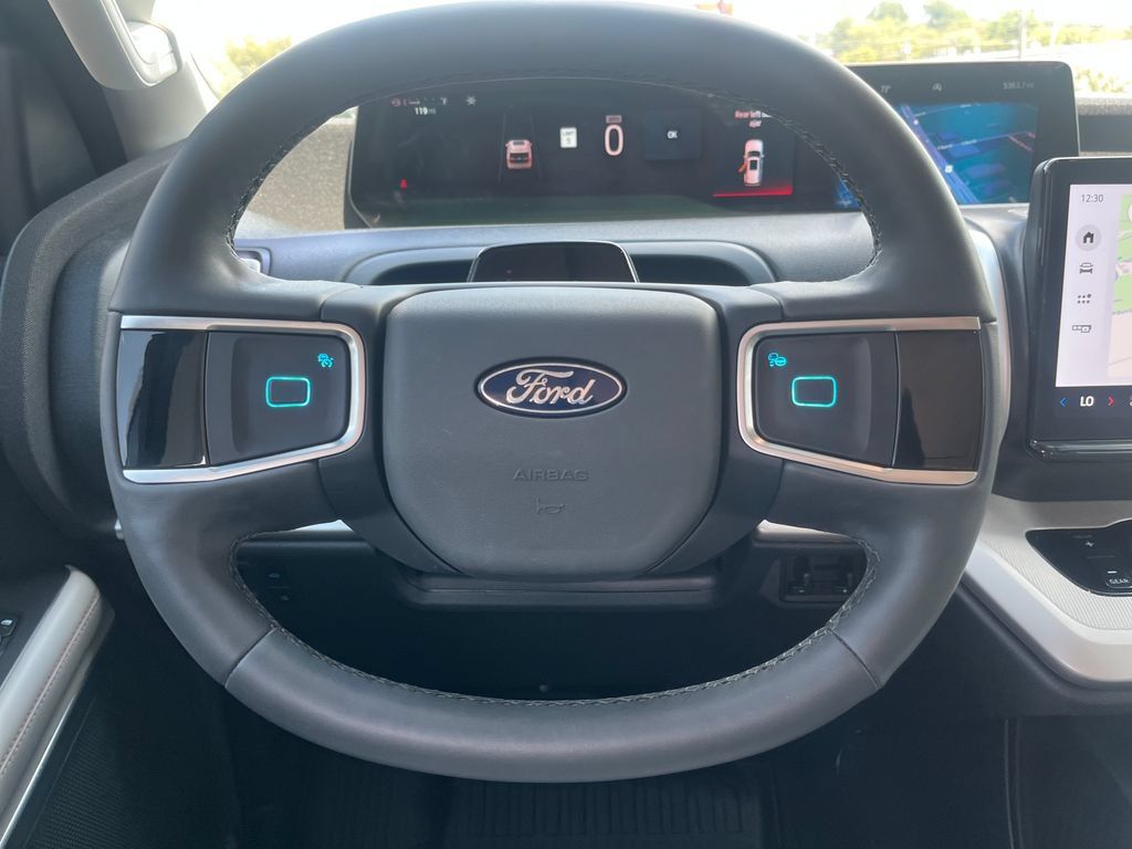Used 2025 Ford Expedition Active RWD image 30