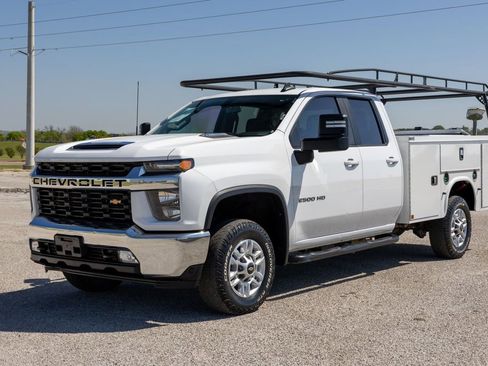 Used 2022 Chevrolet Silverado 2500 LT w/ Convenience Package image 3