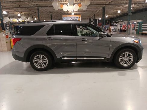 Used 2023 Ford Explorer XLT w/ Equipment Group 202A AWD/4WD image 8