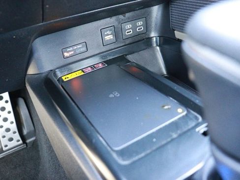 Used 2025 Toyota Camry SE image 19