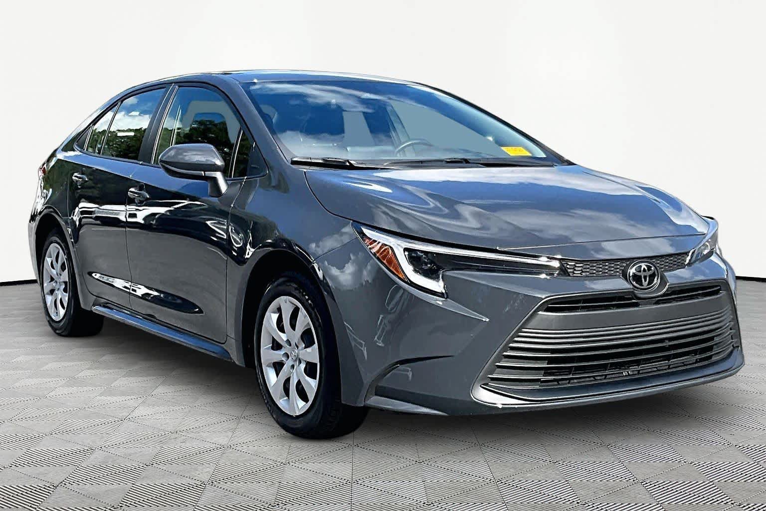 Used 2026 Toyota Corolla LE FWD image 3