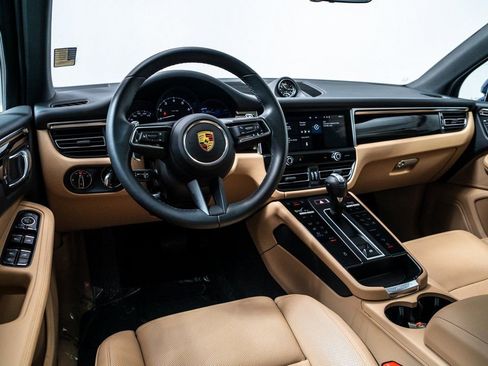 Used 2023 Porsche Macan AWD/4WD image 4