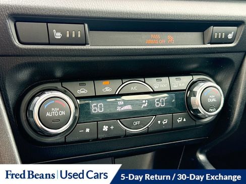 Used 2018 MAZDA MAZDA3 Touring FWD image 22