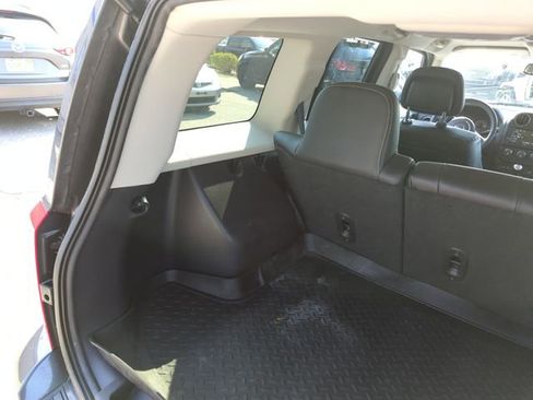 Used 2016 Jeep Patriot High Altitude FWD image 17