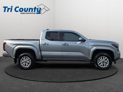 Certified 2025 Toyota Tacoma SR5 AWD/4WD image 9