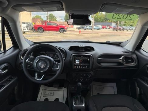Used 2023 Jeep Renegade Latitude AWD/4WD image 13