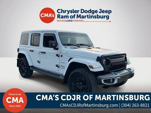 Used 2022 Jeep Wrangler Unlimited Sahara w/ Cold Weather Group AWD/4WD image 1