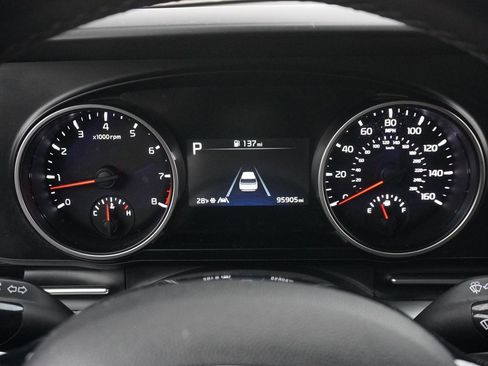 Used 2022 Kia Carnival LX image 47