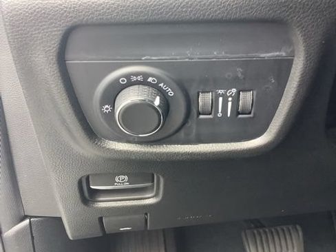Certified 2023 Jeep Grand Cherokee L Altitude AWD/4WD image 36