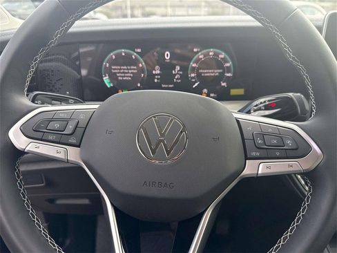 New 2026 Volkswagen Tiguan SE FWD image 16