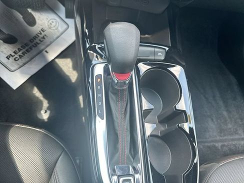 Used 2025 Chevrolet Trax RS FWD image 21