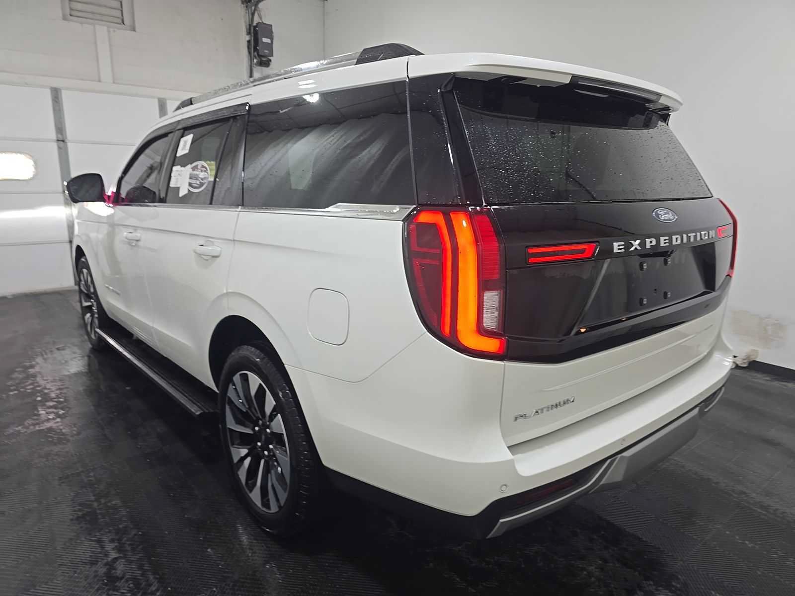 Used 2026 Ford Expedition Platinum w/ Driver's Package AWD/4WD image 6