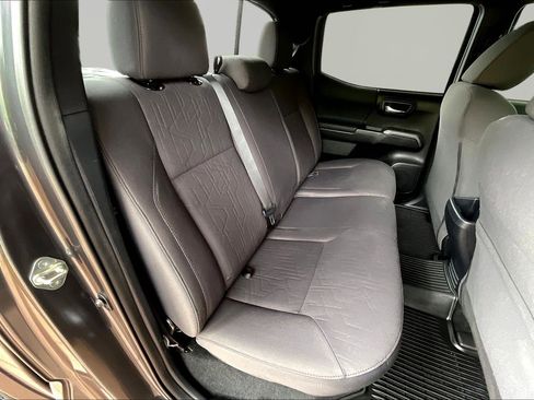 Used 2018 Toyota Tacoma TRD Off-Road AWD/4WD image 25