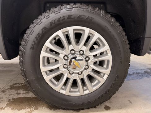 Used 2023 Chevrolet Silverado 3500 High Country image 15