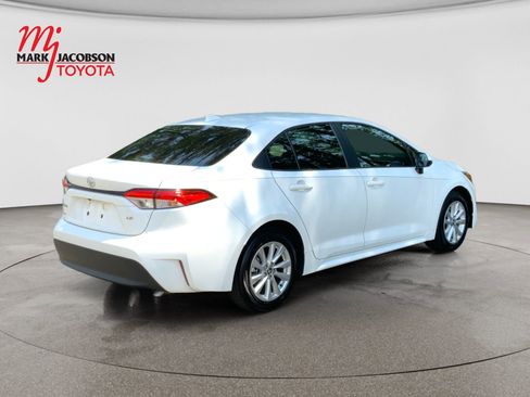 Used 2023 Toyota Corolla LE w/ LE Convenience Package FWD image 5