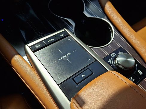 Used 2022 Lexus RX 450h AWD w/ Luxury Package image 16