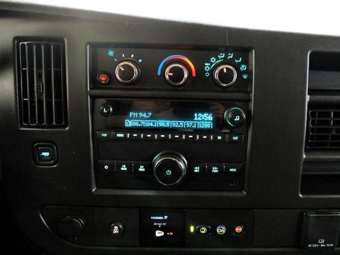 Used 2019 GMC Savana 3500 LS w/ Cold Climate Package RWD image 5