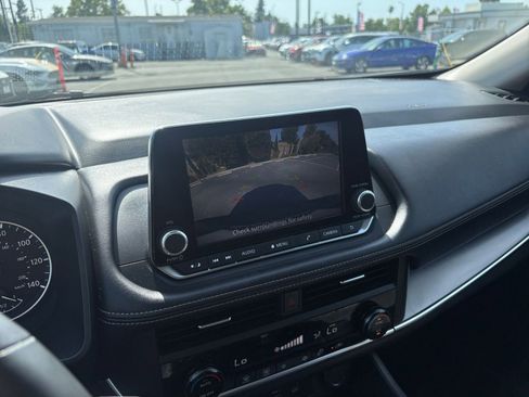 Used 2025 Nissan Rogue SV FWD image 25