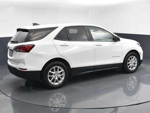 Used 2022 Chevrolet Equinox LS w/ LS Convenience Package FWD image 7
