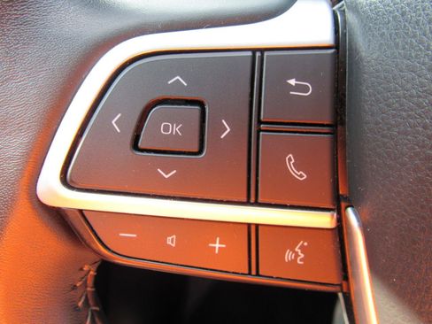 Used 2024 Toyota Highlander XSE FWD image 20