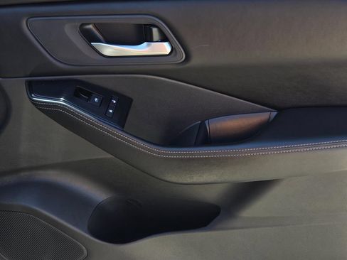 Certified 2025 Nissan Rogue SV FWD image 8