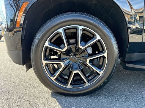 Used 2025 Chevrolet Suburban RST w/ RST Capability Package image 12