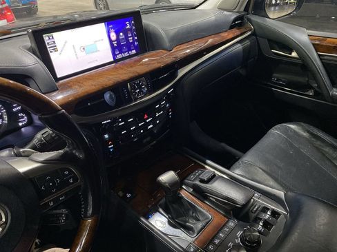 Used 2017 Lexus LX 570 4WD w/ Luxury Package image 6