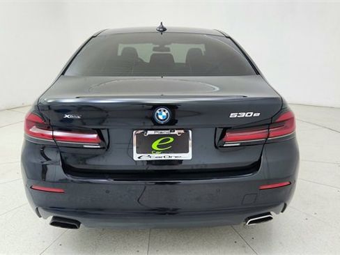 Used 2023 BMW 530e xDrive w/ Premium Package image 5