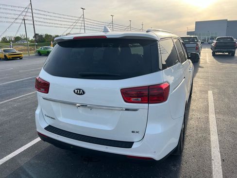 Used 2019 Kia Sedona EX image 3