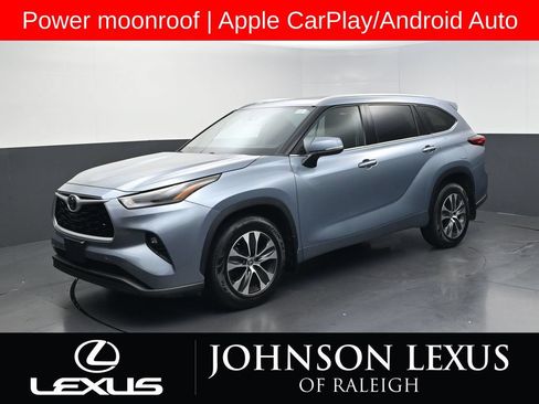 Used 2021 Toyota Highlander XLE AWD/4WD image 1