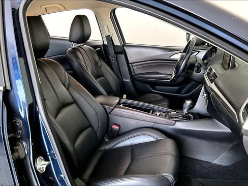 Used 2017 MAZDA MAZDA3 Touring FWD image 5