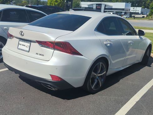 Used 2018 Lexus IS 300 w/ Comfort Package RWD image 4