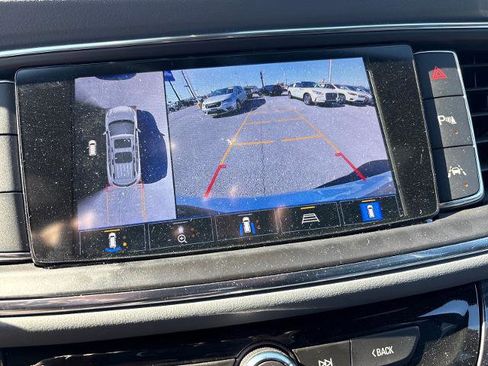 Used 2024 Buick Enclave Premium image 12