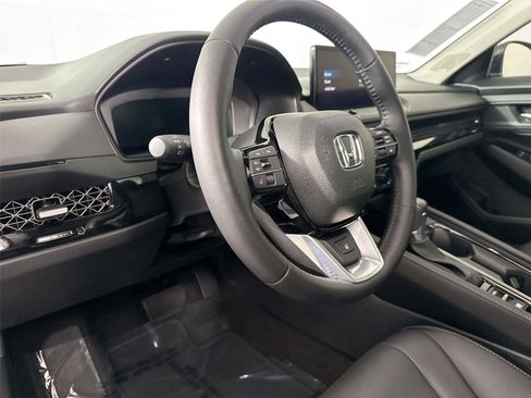 Used 2025 Honda Accord Touring image 4