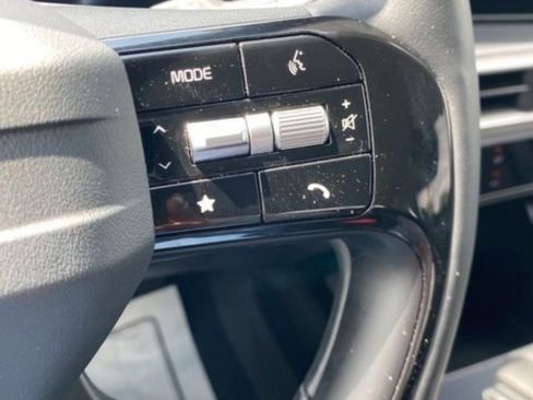 Used 2026 Kia Sorento LX FWD image 16