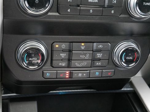 Certified 2019 Ford F150 Lariat w/ Equipment Group 502A Luxury AWD/4WD image 24