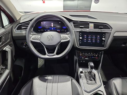 Certified 2023 Volkswagen Tiguan SE w/ Panoramic Sunroof Package FWD image 13
