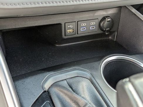 Used 2022 Toyota Highlander XLE image 29