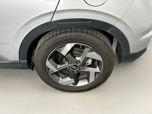 Used 2022 Hyundai Venue SEL FWD image 11