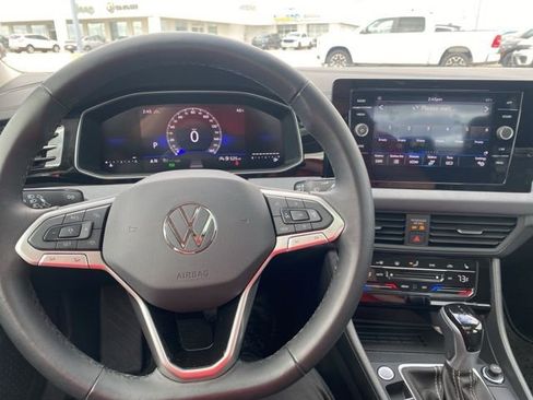 Used 2025 Volkswagen Jetta SE image 8