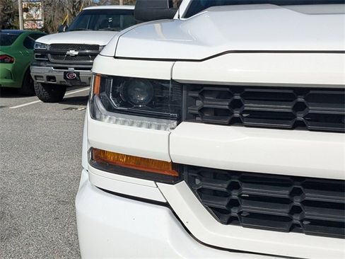 Used 2018 Chevrolet Silverado 1500 Custom w/ Custom Value Package image 11