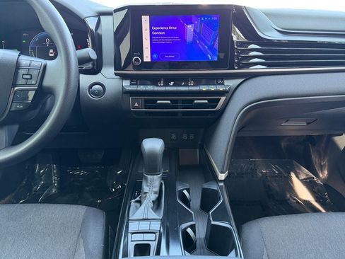 Used 2025 Toyota Camry LE FWD image 12