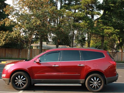 Used 2011 Chevrolet Traverse LTZ w/ LPO, 'HIT The Road' Package AWD/4WD image 4
