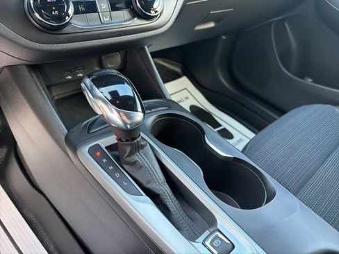 Used 2024 Buick Envista Preferred image 24